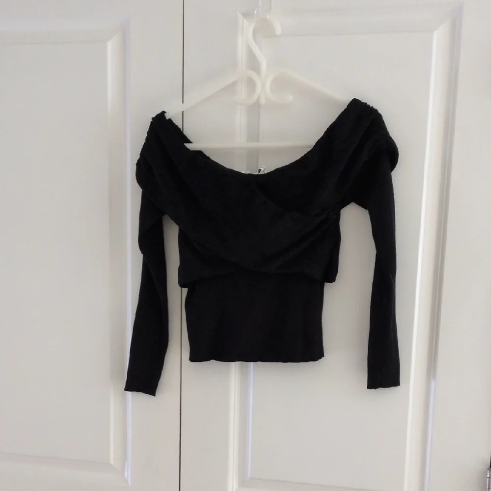 Abercrombie & Fitch Off-Shoulder Top MEDIUM NWT - Picture 3 of 5